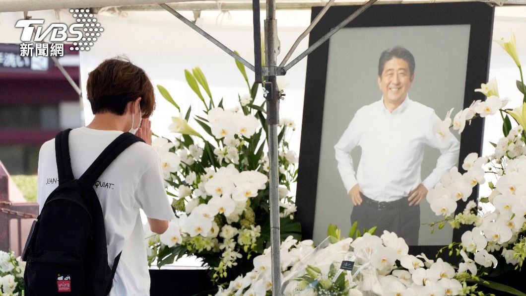 安倍葬禮上 麻生太郎發表悼詞 遺孀「貼臉安倍」引熱淚
