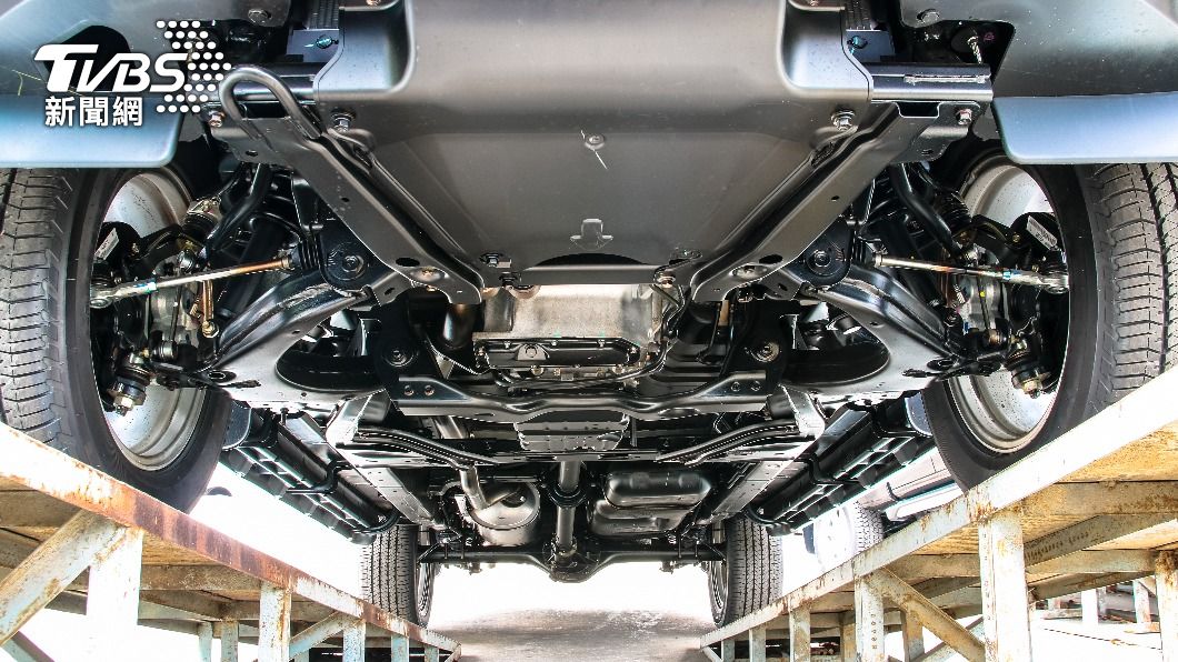 有網友表示這樣移車,可能會讓底盤受損。(示意圖/shutterstock達志影像)