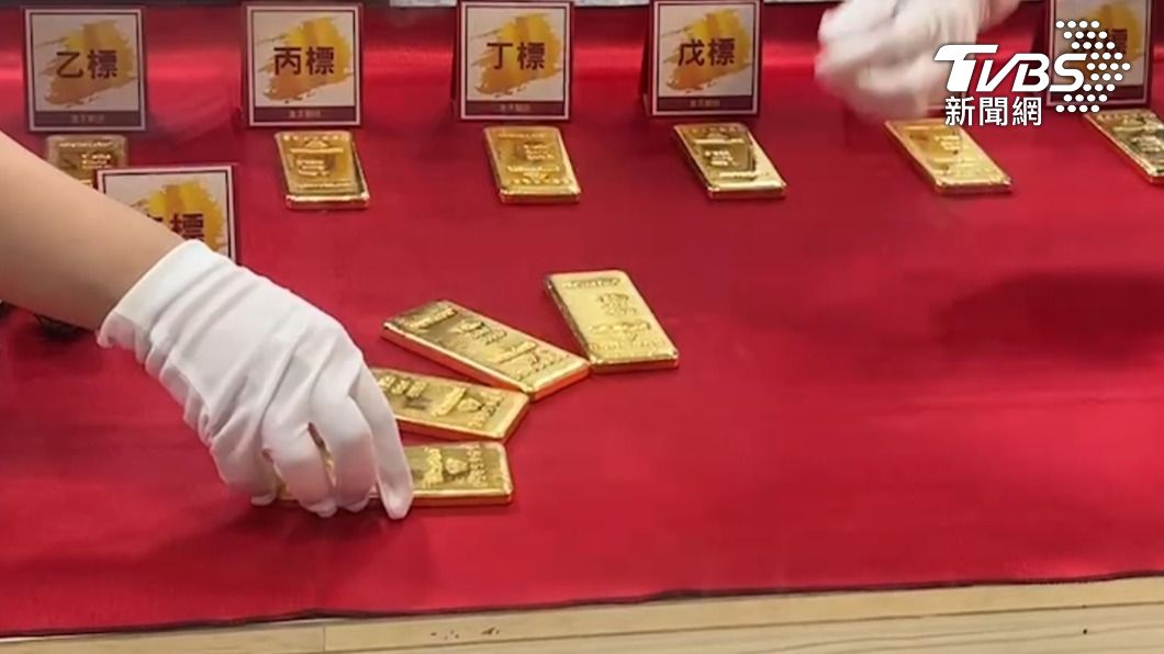 台東地檢署法拍27條黃金。(圖/TVBS)