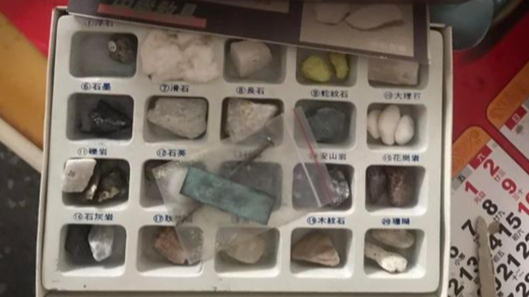 國小夯哥必備!打掃挖出「石頭寶盒」 網笑:最後都是慘案
