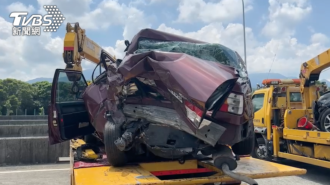 國3古坑段四車追撞!駕駛喝水釀禍 七旬翁遭夾死車內