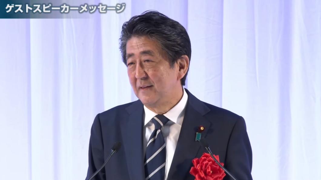 日本已故首相安倍晉三。（圖／翻攝自近畿大學Youtube頻道）