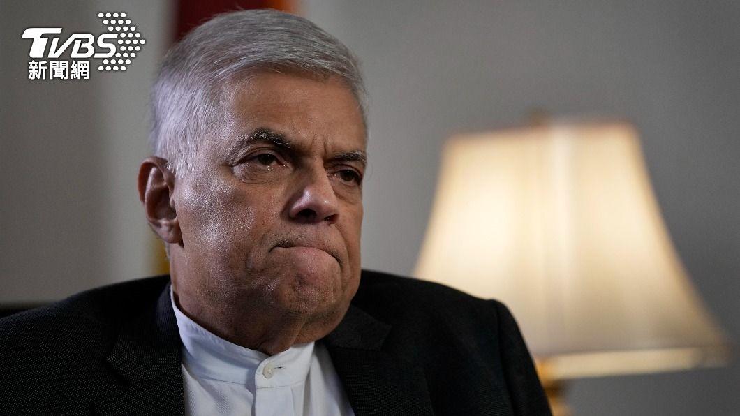 總理威克瑞米辛赫（Ranil Wickremasinghe）稍早正式宣布國家「進入緊急狀態」。（圖／達志影像美聯社）