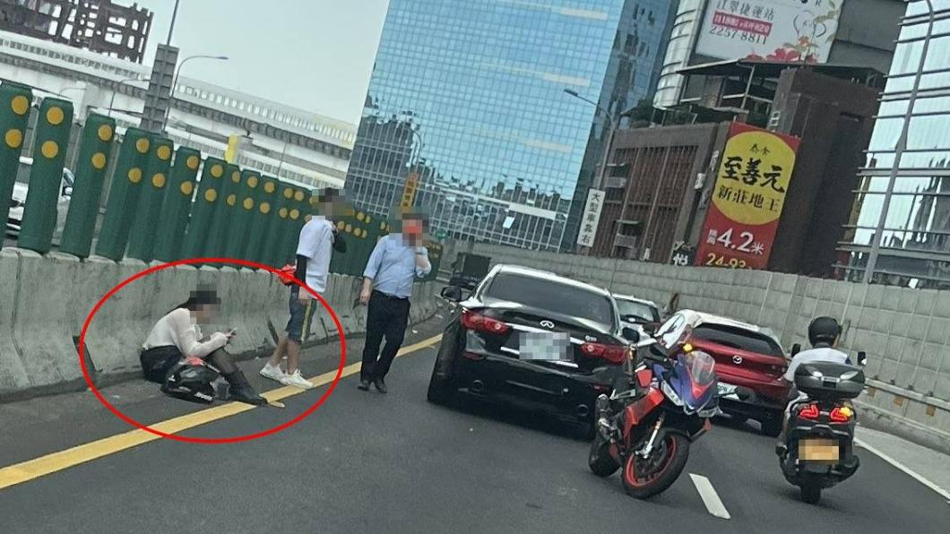重機竟是租的!黑絲襪女撞車騰空翻引熱議 男友嗆:閉嘴