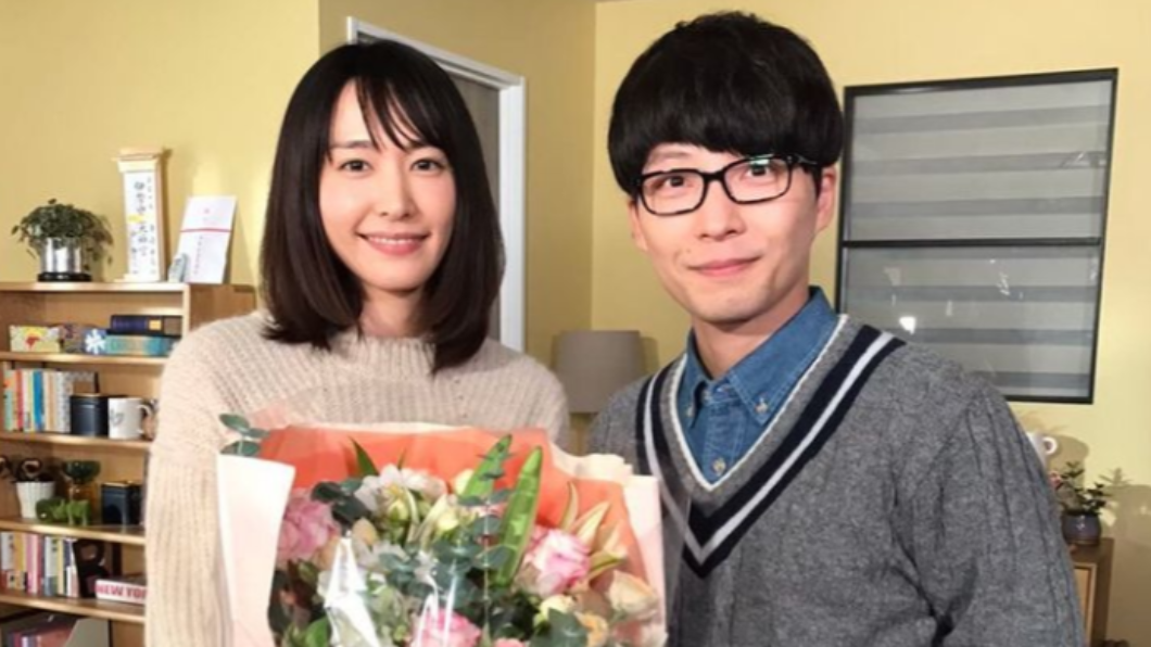 兩人因演出電視劇《月薪嬌妻》結緣。(圖/翻攝自星野源IG)