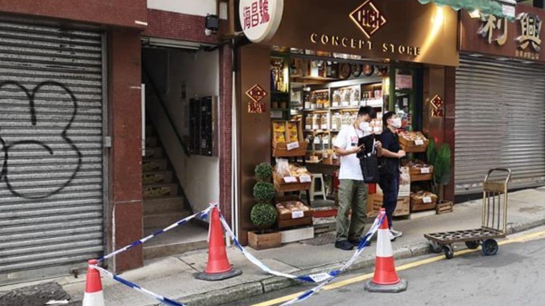 西環26歲男子疑攀窗撿AirPods墜樓。(圖/翻攝自微博)
