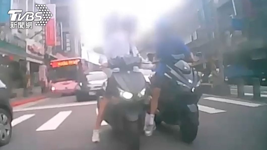 行車糾紛爆口角！他側踢、安全帽攻擊對方　結果慘了