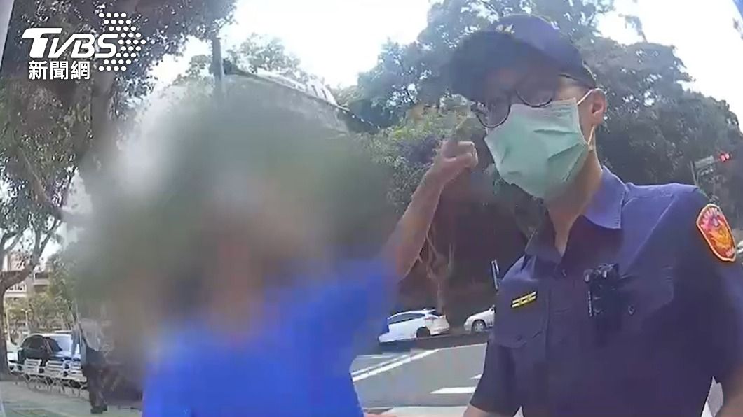 遭攻擊的朱姓騎士事後報警求助。（圖／TVBS）