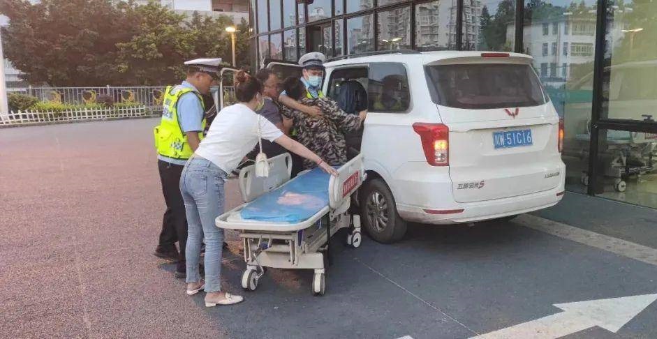 大陸一名男子遭紅火蟻咬傷休克。(圖/翻攝自微博)