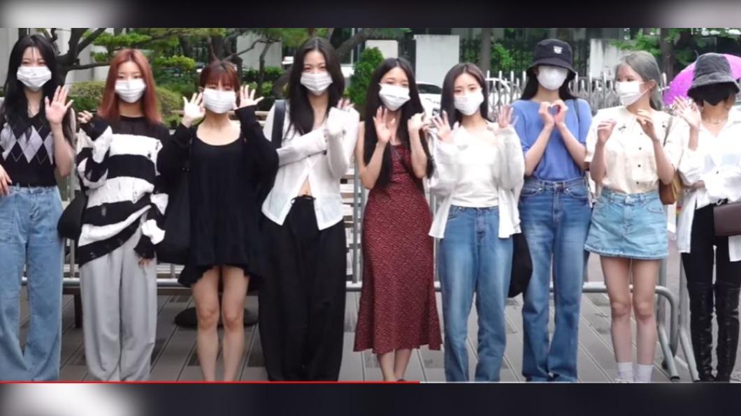 女團「fromis_9」婉拒脫口罩拍照　反遭記者酸：自以為是防彈嗎？