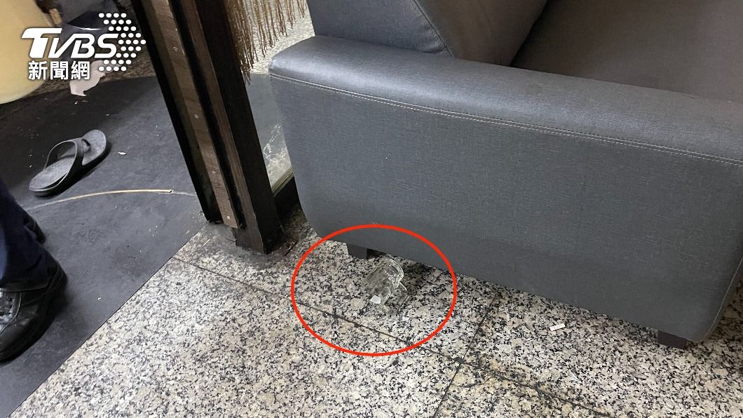 碎裂的玻璃杯。(圖/民眾提供)