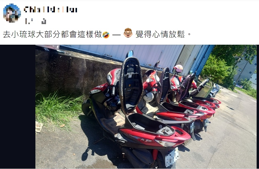 機車騎士掀起坐墊,避免直接曝曬。(圖/翻攝自爆廢公社公開版)