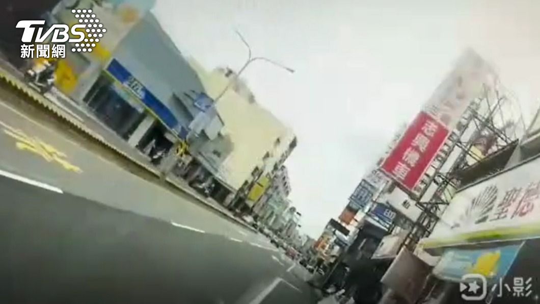 警車差點翻車。（圖／TVBS）