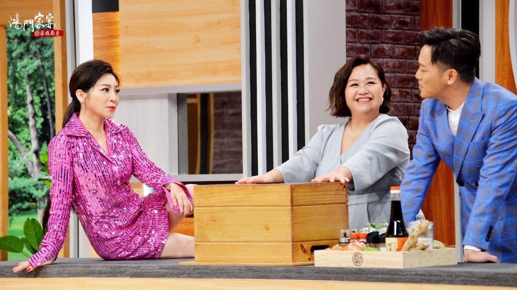 評審王彩樺（左起）、鍾欣凌和索艾克。（圖／衛視中文台提供）