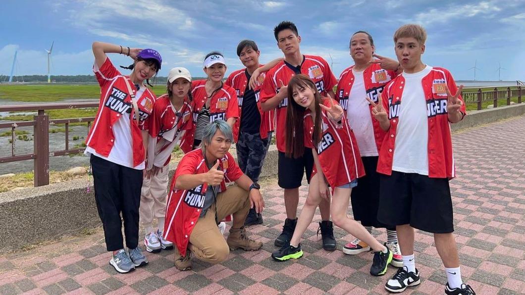 峮峮(左起)、蔡黃汝、王仁甫、狄鶯、孫協志、許孟哲、篠崎泫、阿龐、林進出外景。(圖/中視提供)