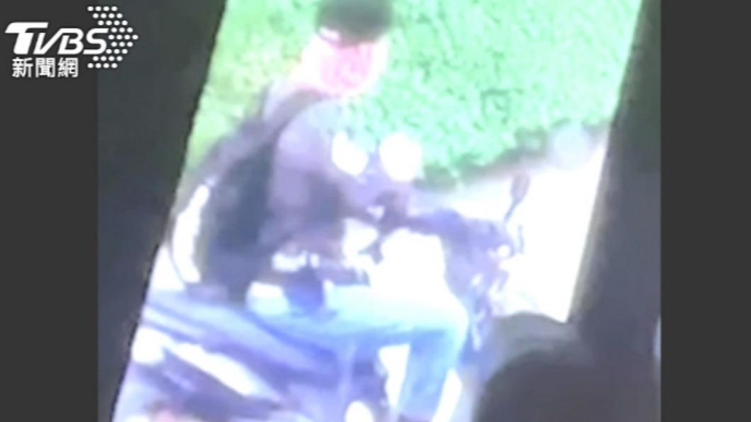 嫌犯做案後立刻逃逸,目前仍下落不明。(圖/TVBS)