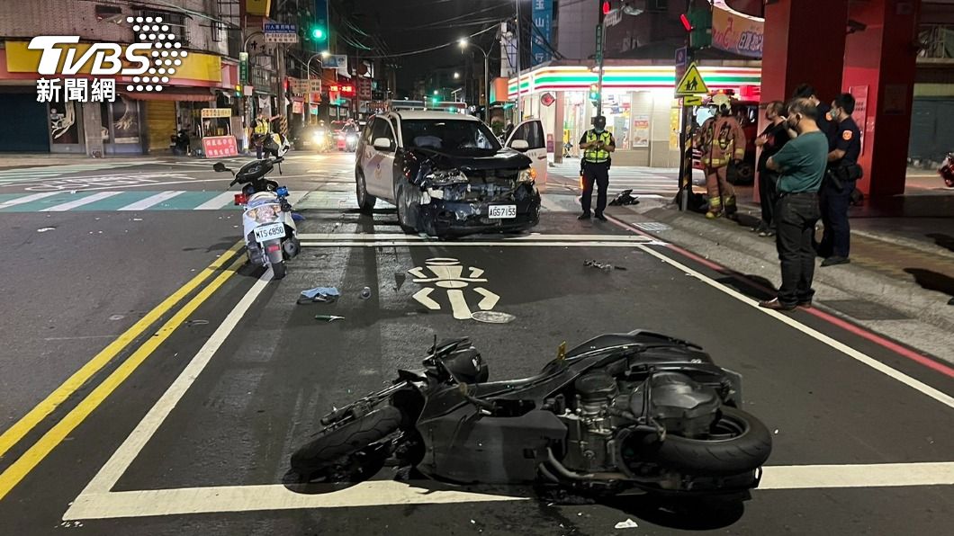 警方受理恐嚇案,卻在解送人犯途中發生車禍。(圖/TVBS)