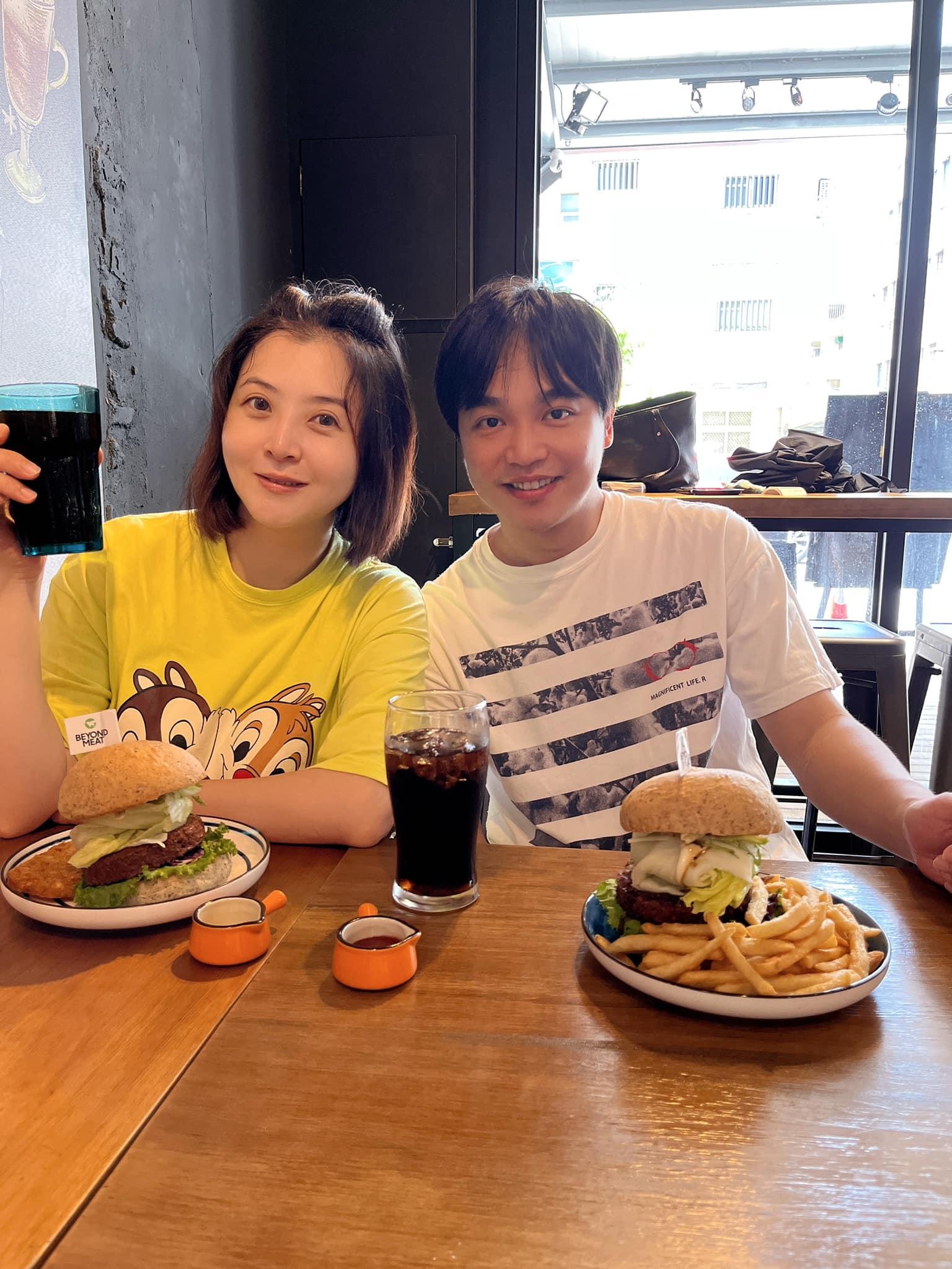 李亮瑾夫妻出遊。(圖/翻攝自李亮瑾臉書)