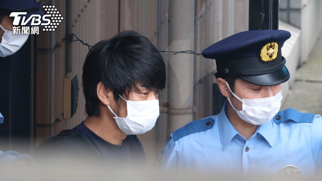 山上徹也讀一流高中、甲子園應援照曝！母信教家中貼滿符咒