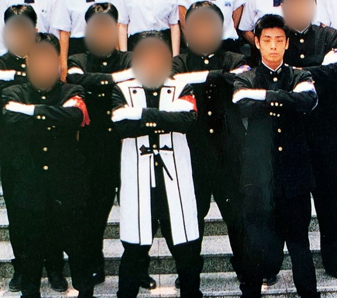 山上徹也就讀縣內一流高中,卻放棄繼續升學。(圖/翻攝自《週刊文春》)
