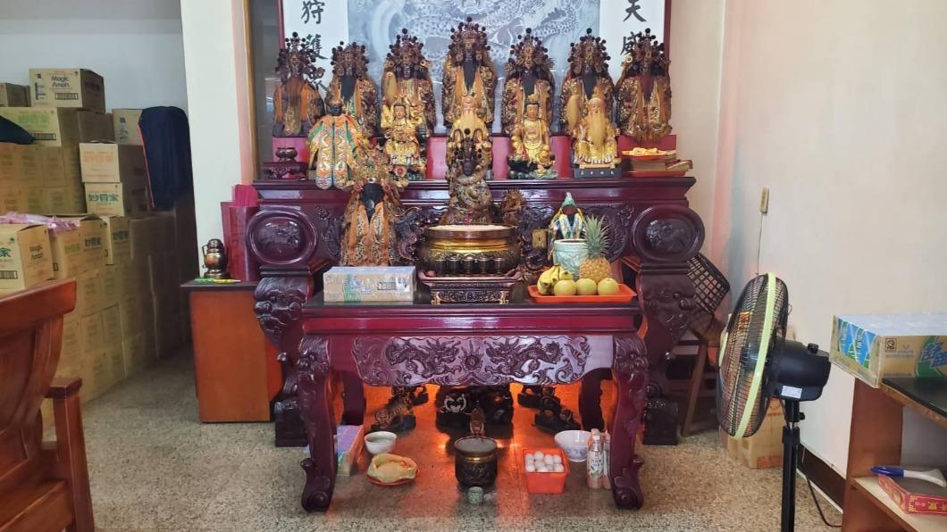 公寓變宮廟！房東見「15尊神明坐鎮」哭嘆：被設計了