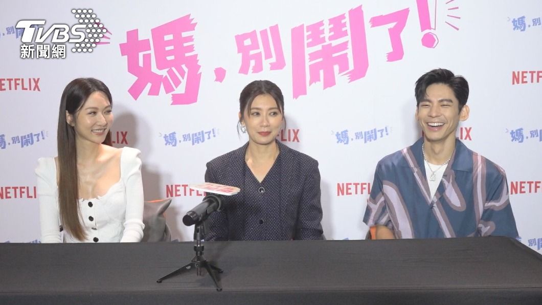 左起曾莞婷、賈靜雯、林柏宏分享拍攝趣事。(圖/黃城碩攝)