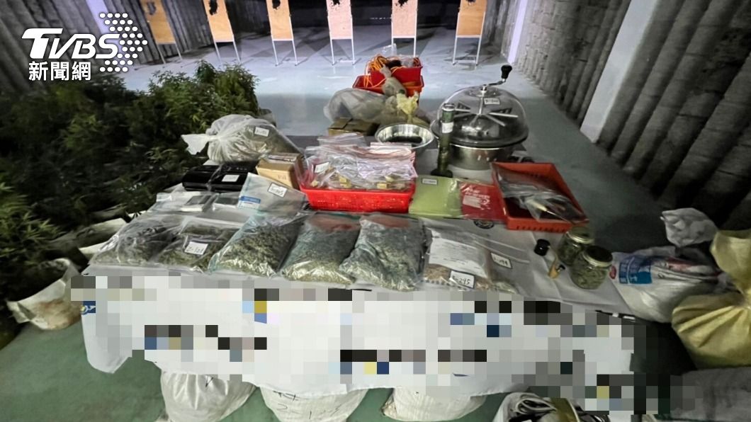 警方查獲各式製毒工具以及大麻成品。(圖/TVBS)