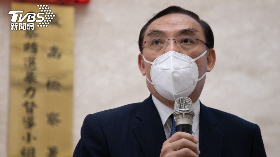 法務部長蔡清祥弔唁台南殉職警員 與家屬長談逾1小時