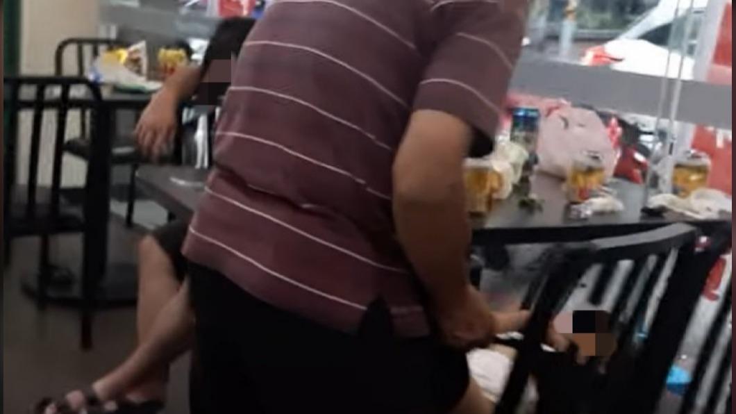 直擊超商亂象!驚見「替孫換尿布」有夠扯 網嘆:店員辛苦了
