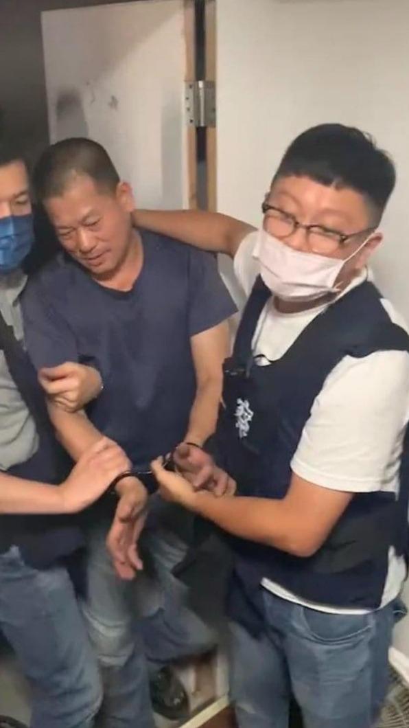 南投槍擊嫌犯被捕。(圖/翻攝自記者爆料網)