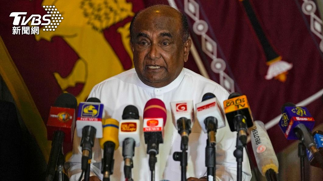 斯里蘭卡國會議長阿貝瓦德納（Mahinda Yapa Abeywardena）召開記者會。（圖／達志影像美聯社）