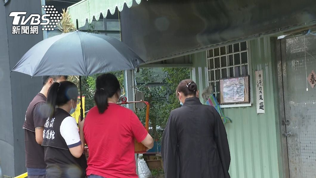 死者家屬到現場招魂。(圖/TVBS)