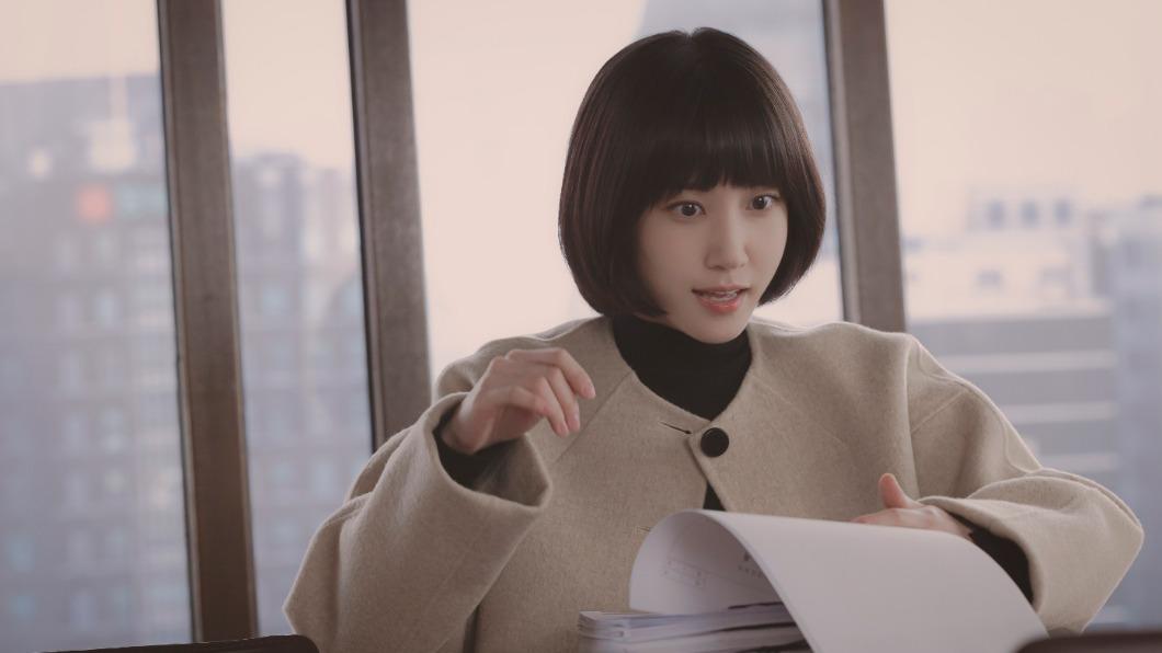 朴恩斌飾演天才自閉症菜鳥律師。(圖/ Netflix提供)