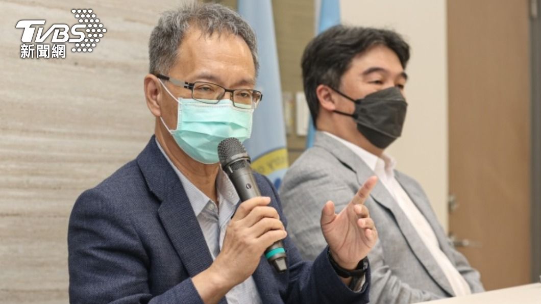王必勝接疫情中心指揮官 薛瑞元:防疫融為一體、沒有扞格