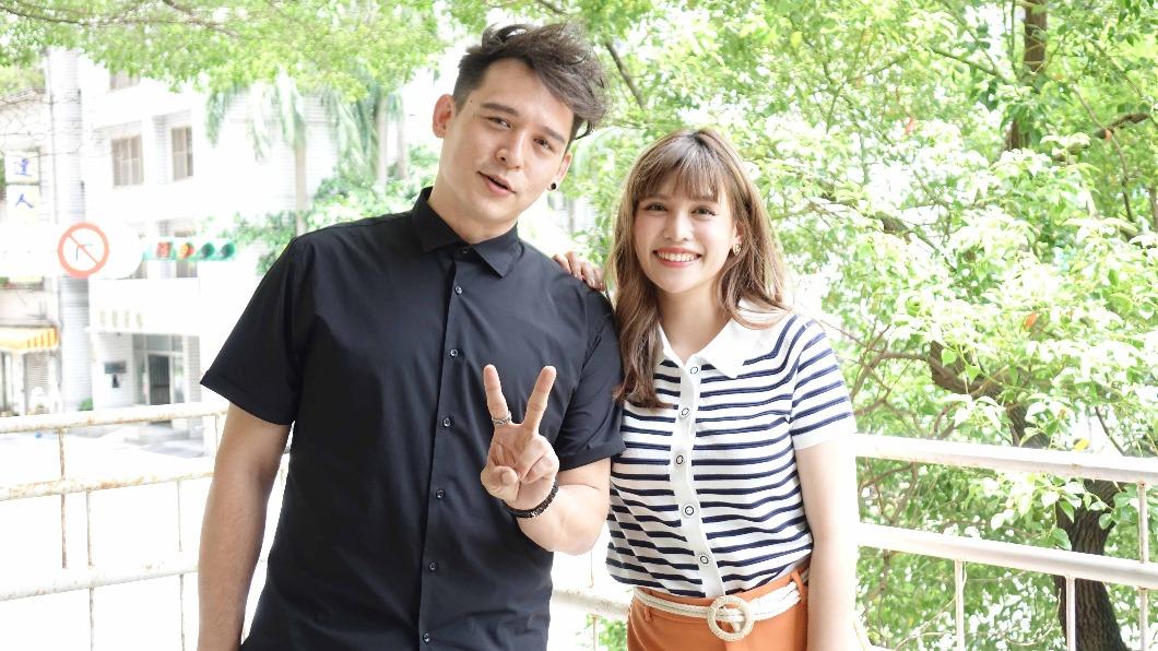 倪安東(左)、夏宇童主演舞台劇《倒垃圾》。(圖/全民大劇團提供)