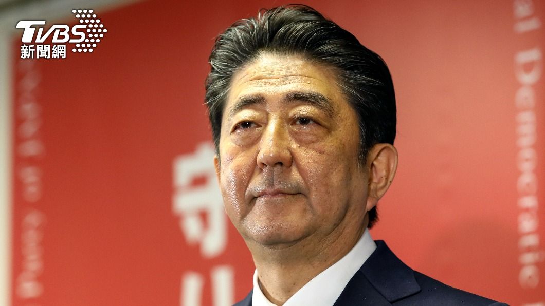 安倍生前留下許多政治遺產，但過去也遭醜聞纏身。（圖／歐新社達志影像）