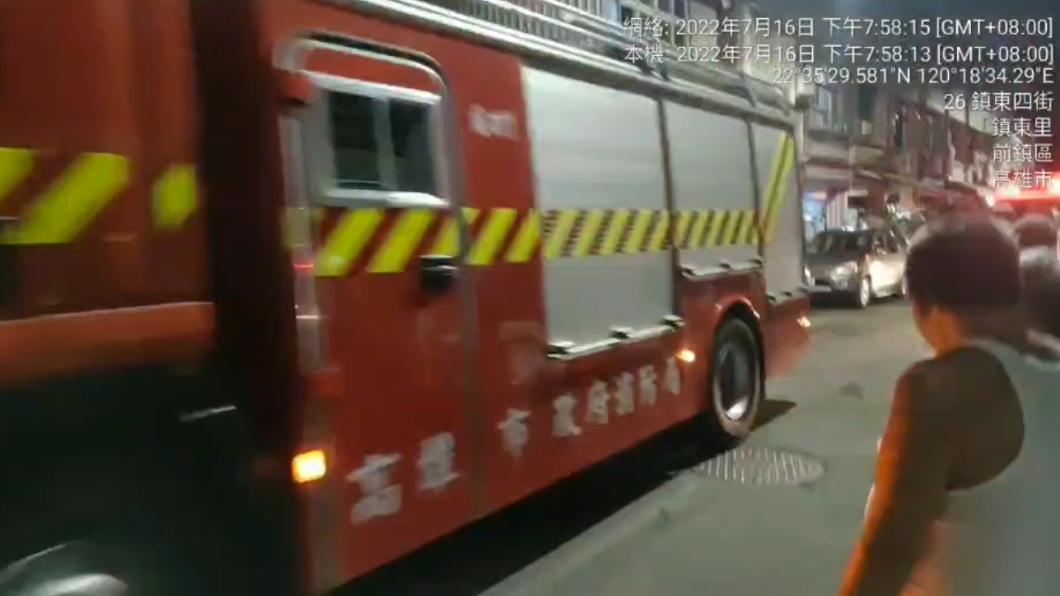 高雄前鎮區鎮東四街住宅發生氣爆。(圖/翻攝自記者爆料網)