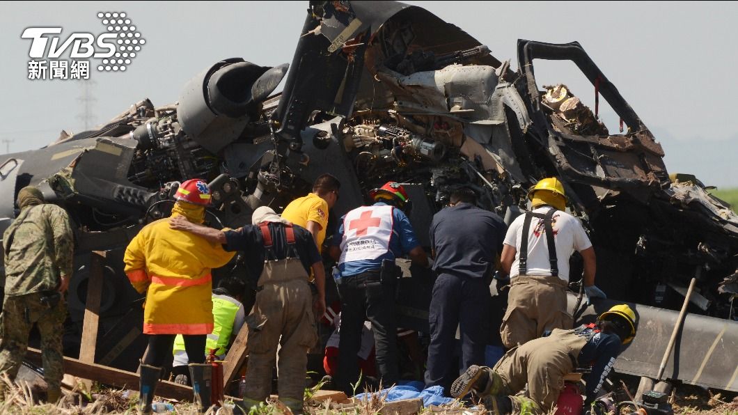 一架黑鷹直升機在行動結束後墜毀,造成14名海軍陸戰隊隊員死亡。(圖/達志影像美聯社)