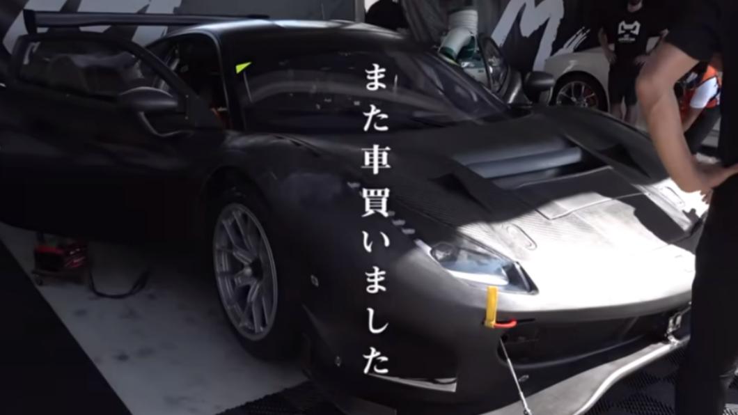 前澤去年買下這台賽道專用的法拉利。(圖/翻攝自前澤友介Youtube)