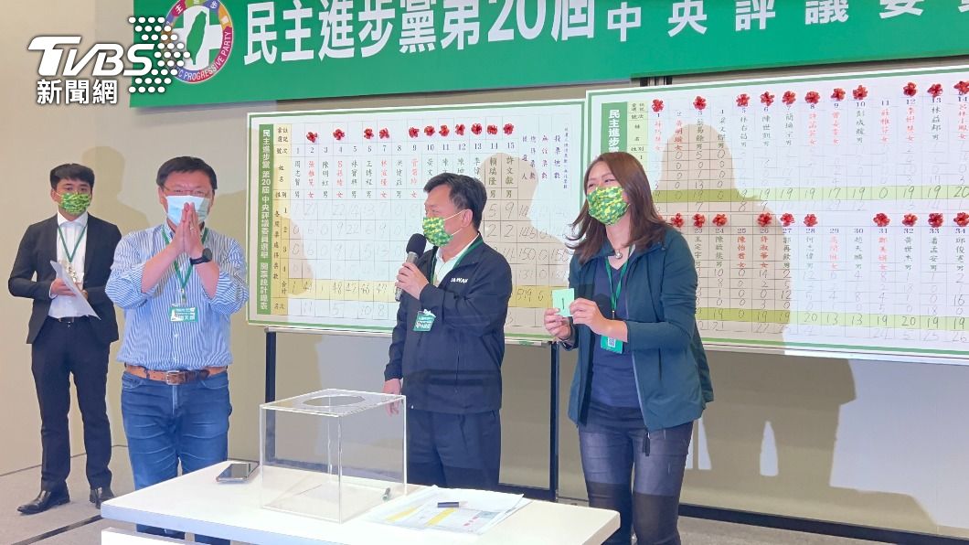 民進黨中執委選舉,高閔琳與趙天麟同票數,最終高閔琳抽中當選。(圖/TVBS)