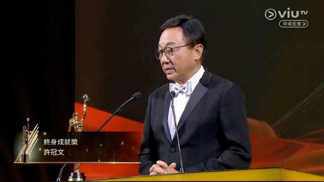 香港金像獎/許冠文獲終身成就獎 謝天上弟弟許冠英過去的批評