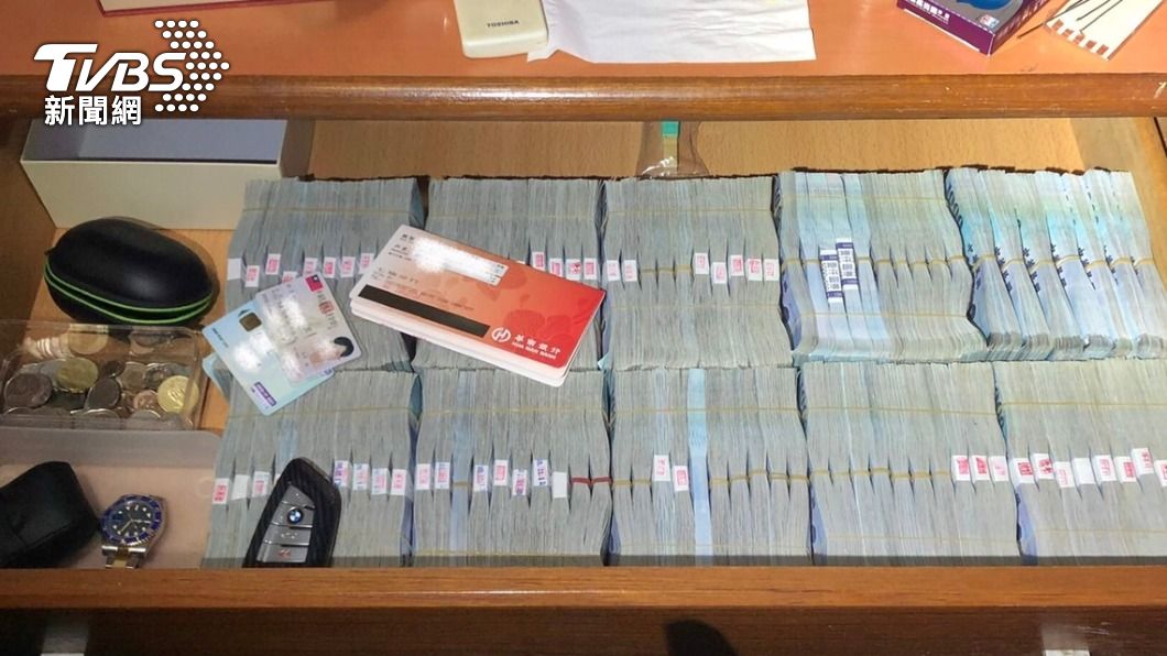 太高調!20歲男IG捧鈔曬照狂炫富 遭查非法博弈撈上億