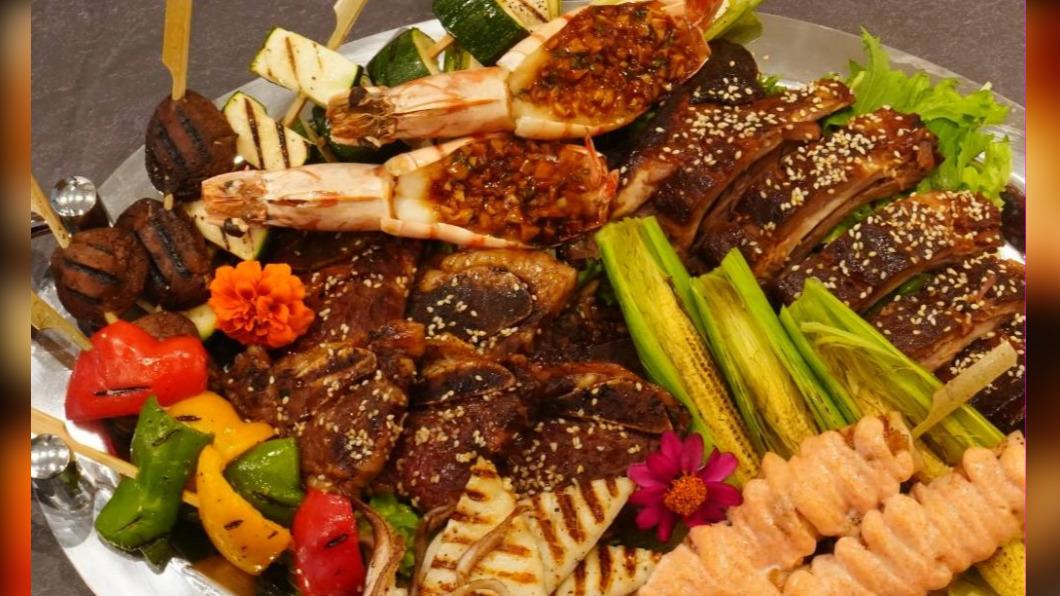 高雄奇可餐飲中秋搶客,蛋黃酥、燒烤組熱賣。