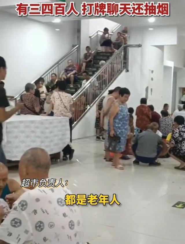 人最多的時候有3、400人。(圖/翻攝自微博)