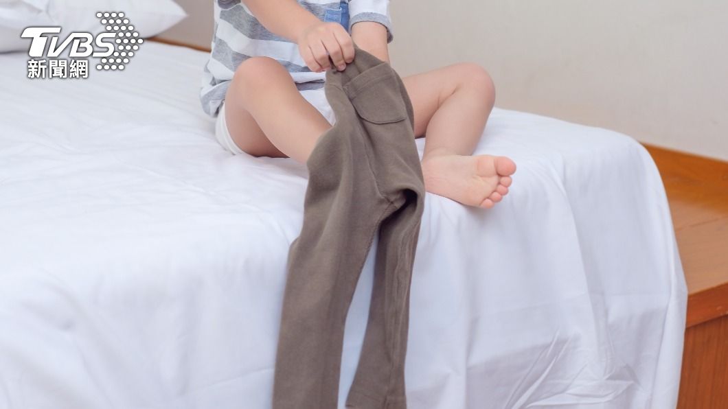 小孩可能都沒學會，上廁所脫穿褲子的能力。（示意圖，非當事人／shutterstock達志影像）