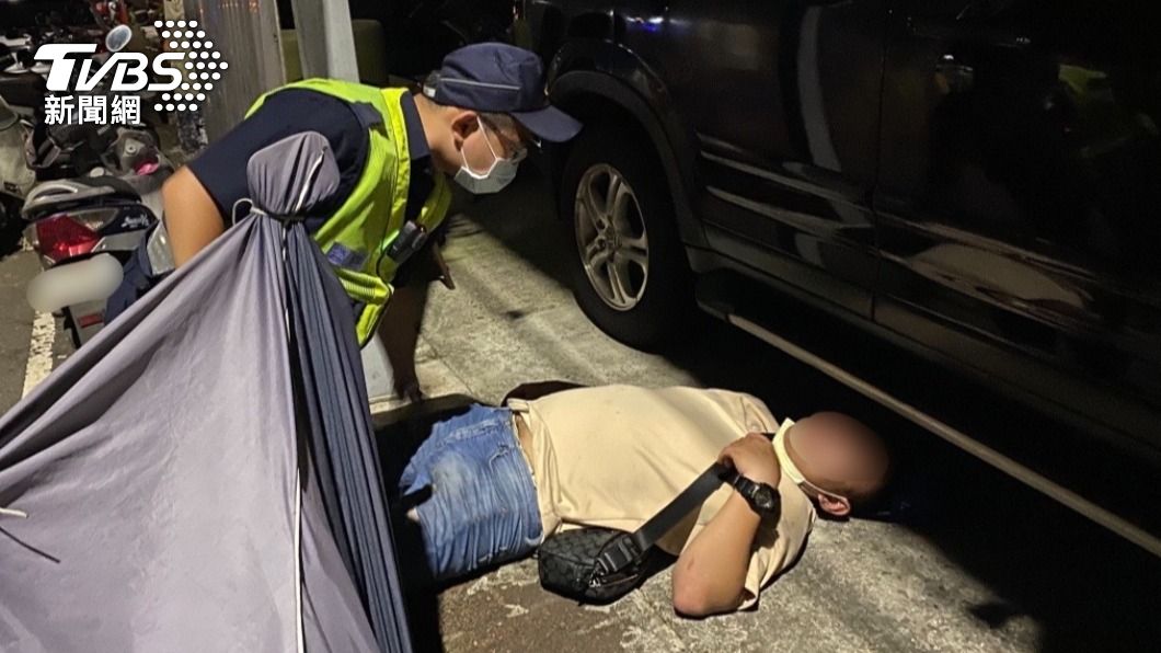 談成婚事太開心!準新郎喝掛躺車底 被警送回未婚妻家中