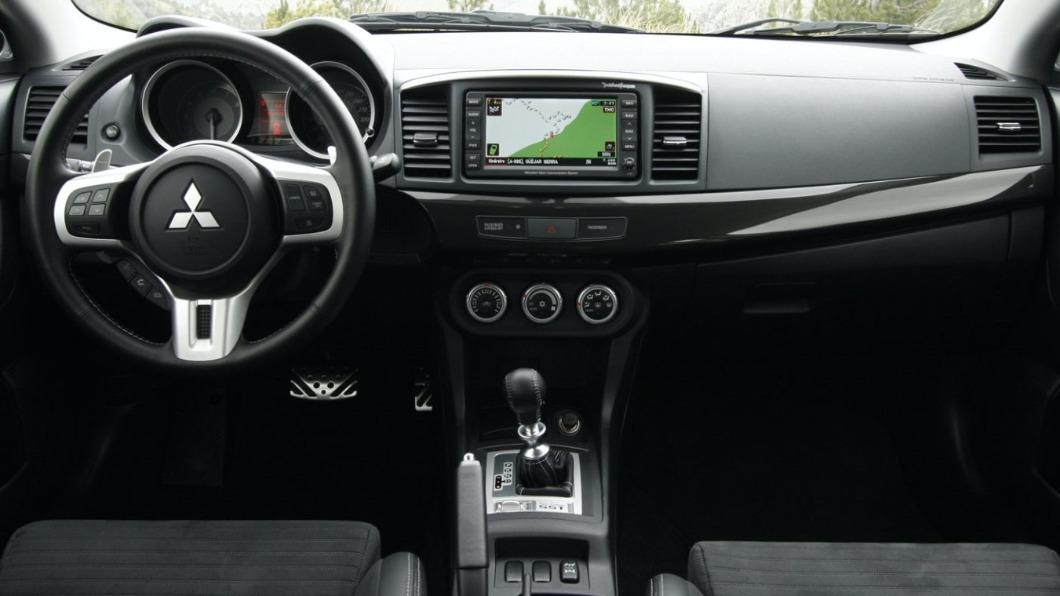 Lancer Evolution X除了搭載AYC以及ACD之外,也採用了SST雙離合器自手排變速箱。(圖/ Mitsubishi)