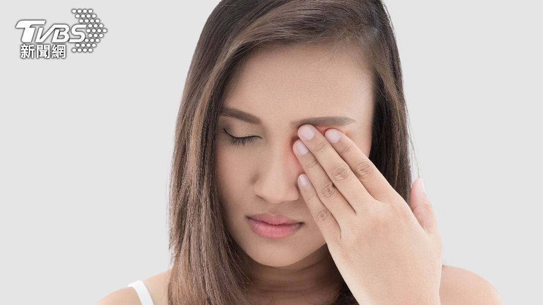 眼睛被手機砸到可能造成嚴重的後果。(示意圖,非當事人/shutterstock達志影像)