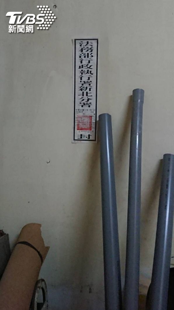 唐男酒駕害住家被查封登記。(圖/TVBS)