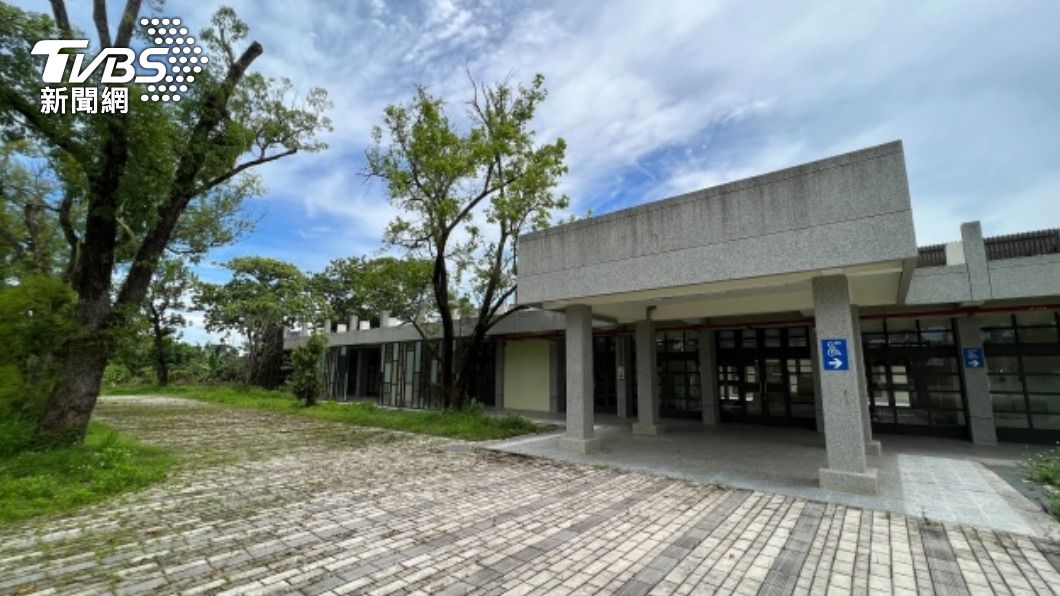 台南廢校國小變藝術園區 意象書法家陳世憲進駐